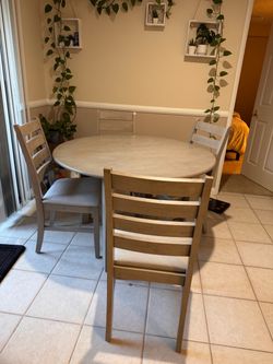 Round Dining Table with 4 Chairs