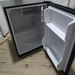 2.7-Cu.-Ft. Compact Mini Fridge Refrigerator
