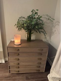 6 drawer dresser / wood