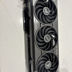 ASUS TUF Gaming GeForce RTX ™ 5070 12GB GDDR7 OC Edition Gaming Graphics Card (PCIe® 5.0, HDMI®/DP 2.1, 3.125-slot, Military-Grade Components, Protect