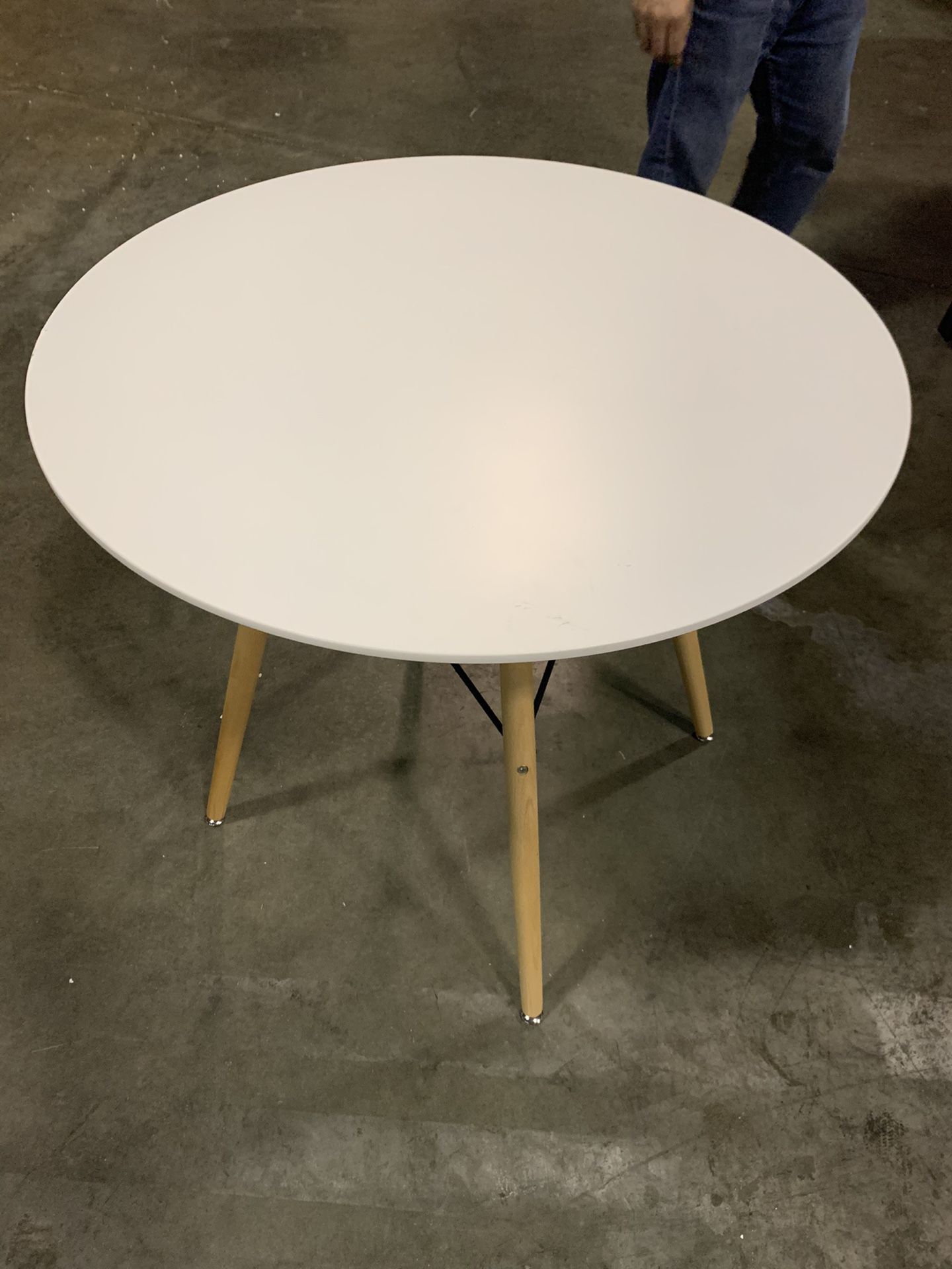 White round kitchen coffee table