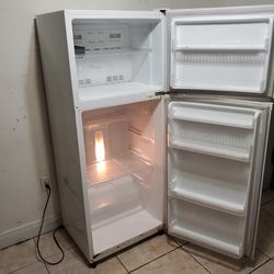 Daewoo Refrigerador Top Freezer Refrigerator