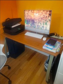 Computer desk ( table )
