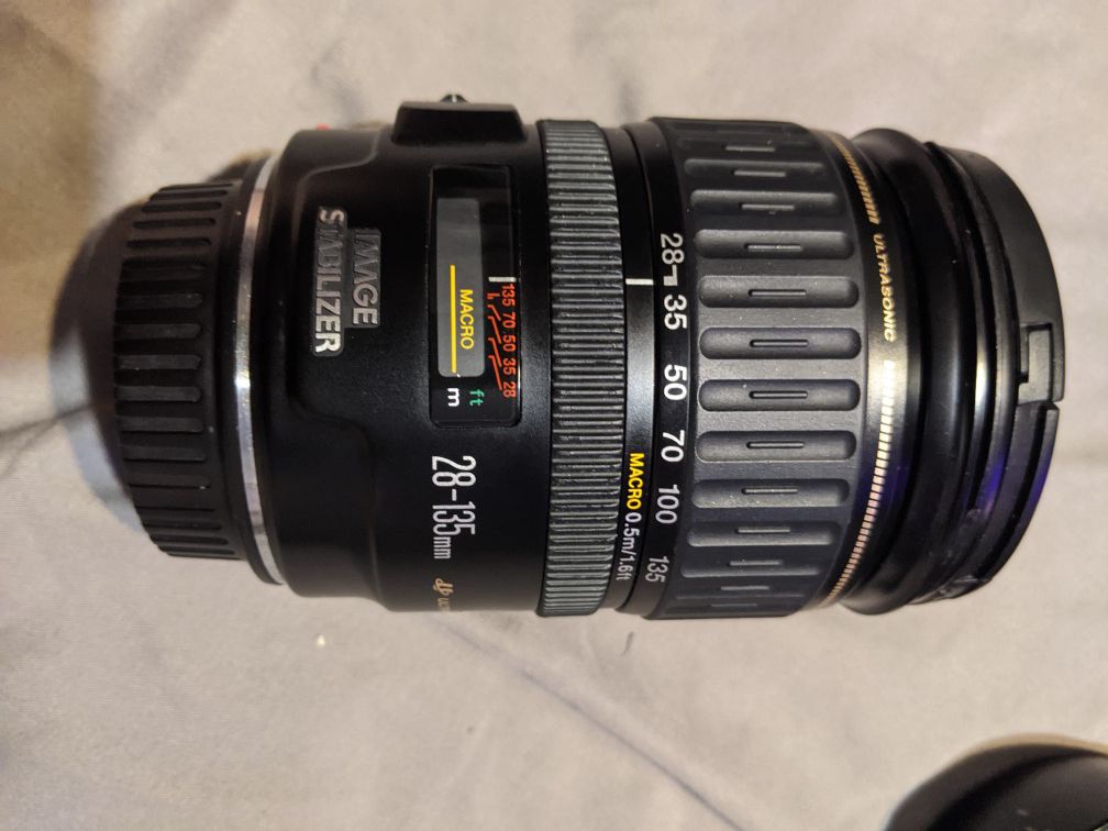 28-135 mm Canon Lens