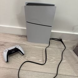 PS5 Slim Digital (WANT TO TRADE FOR NINTENDO SWITCH 2)