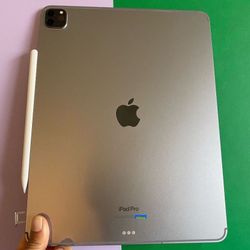 Apple IPad Pro 12.9” 6th Generation (2022 Model / M2 chip ) 128GB WiFi + cellular (5G Unlocked) with keyboard, pen & Accessories 