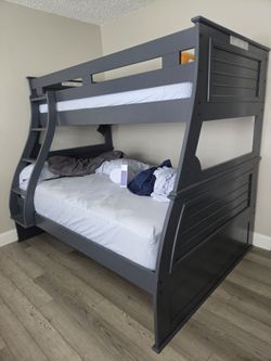 Twin and double bunkbed set.