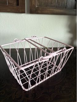 Light pink metal wire basket new