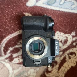 Panasonic LUMIX G95D 20.3 Megapixel Mirrorless Camera, 12-60mm F3.5-5.6 Micro Four Thirds Lens, 5-Axis Dual I.S. 2, 4K 24p 30p Video, Pre-Installed V-