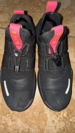 Woman’s Nike’s 8.5