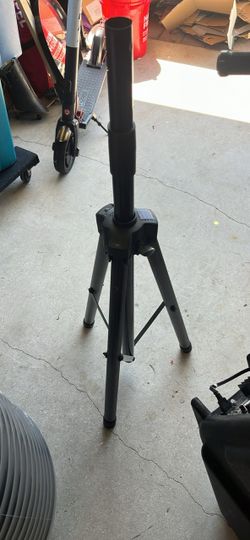 Supersonic speaker with stand