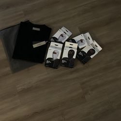 Black and white Nike ski and black essshirt