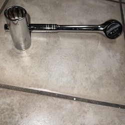 Husky 1/2  Drive Ratchet And 1” Socket
