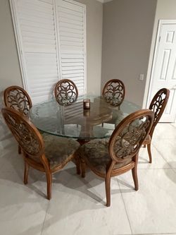 Round table with 6 chairs