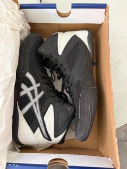 Wrestling shoes