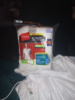 Never Opened Size 2X 5 V Neck Tshirt 