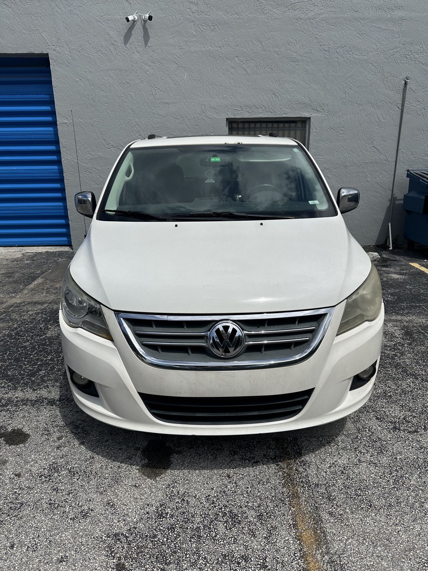 Vw Roultan 2010 Volkswagen Routan for Sale in North Miami Beach, FL - OfferUp