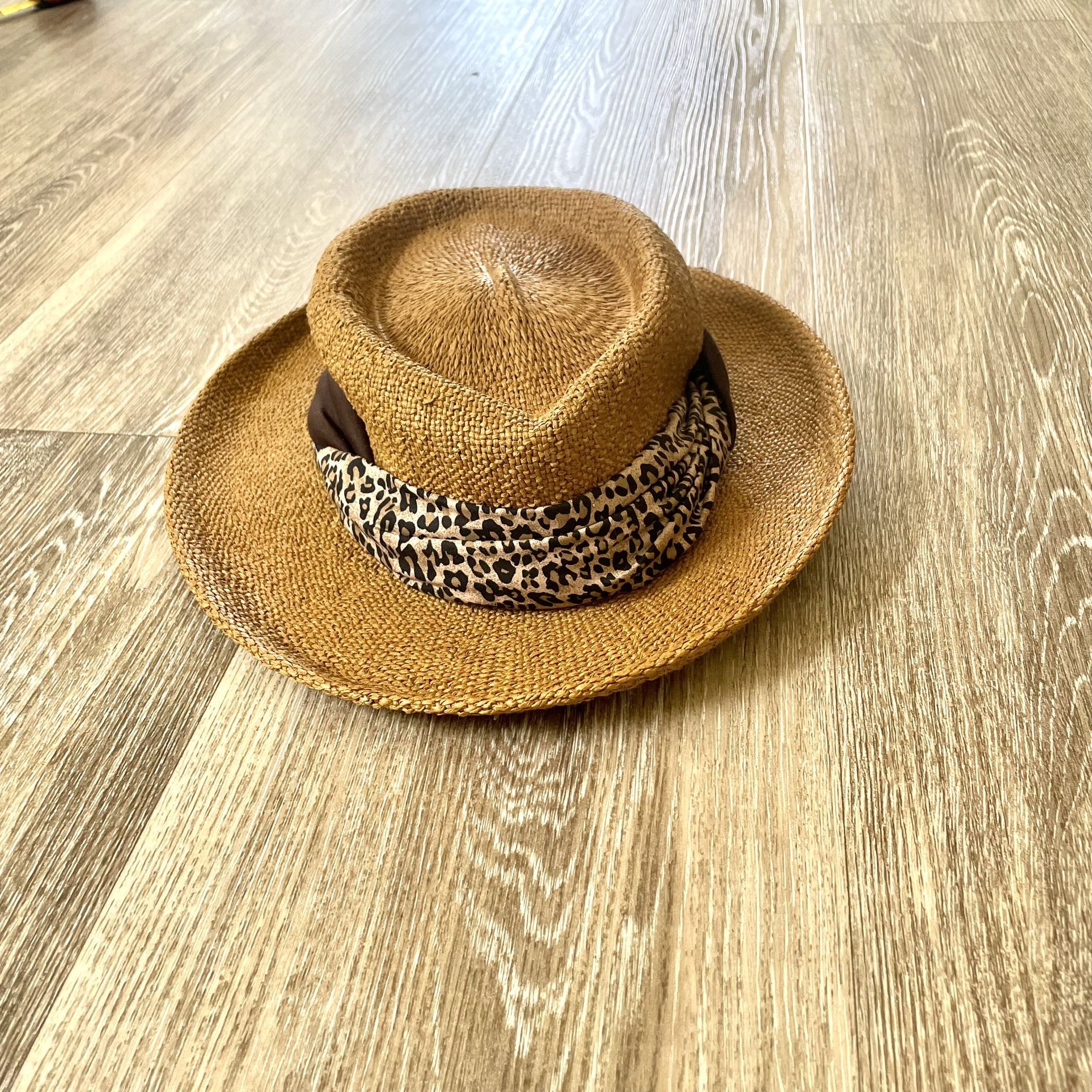 Scalia Straw Hat With Leopard Scarf