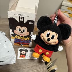 MICKEY MOUSE - AUTHENTIC Pop Mart Disney Mickey Family Cute Together Keychain