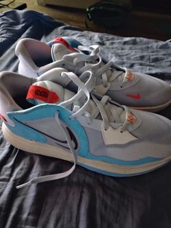 10.5 Nike Kyrie Low 5