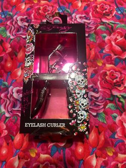 Ed hardy eye lash curler