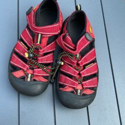 Youth Keen Sandals Size 2