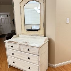 DRESSER WITH MIRROR-VINTAGE STULE DRESSER AND MIRROR