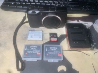 Ricoh GR lll 24.2 MP Digital Camera Black + 128GB SanDisk SD card + 3 Batteries