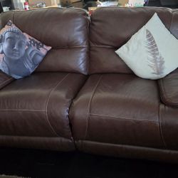 Gorgeous Italian leather sofas with recliners 