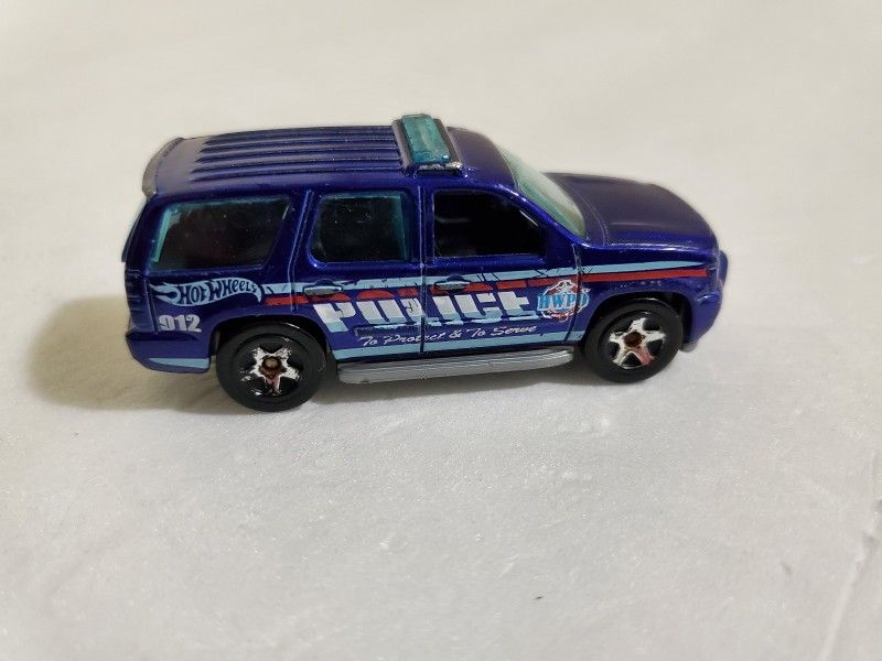 Hot wheels Chevy Tahoe Police Blue Die Cast Toy Car Emergency Vehicle Rare 2007