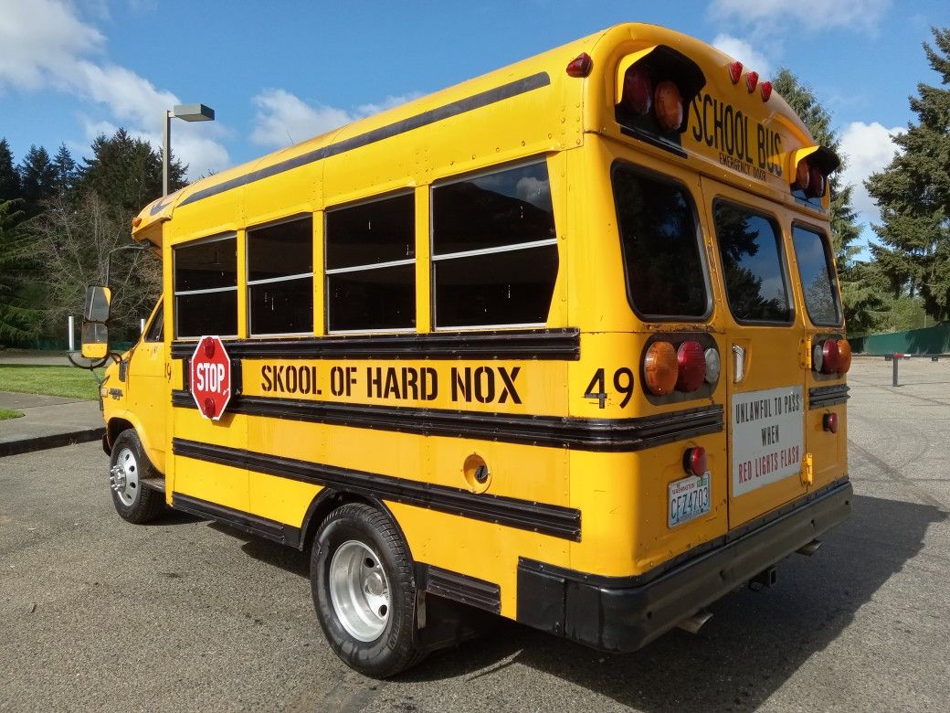 RV SHORT BUS Chevrolet G30 V8 454