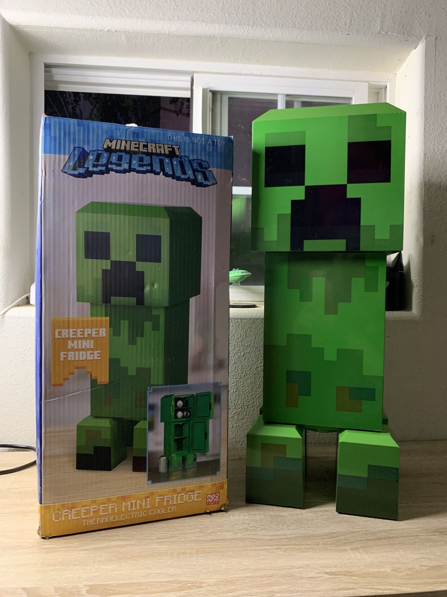 Minecraft Legends Creeper Mini Fridge 8L