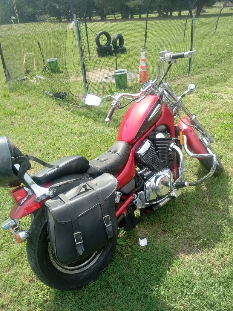 2000 Suzuki 800 vs Intruder
