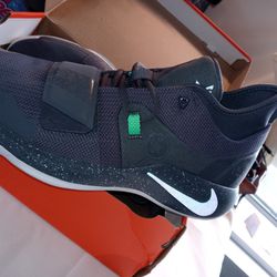 LIKE NEW- Nike Men's PG 2.5 Dark Grey lime mens size 13
