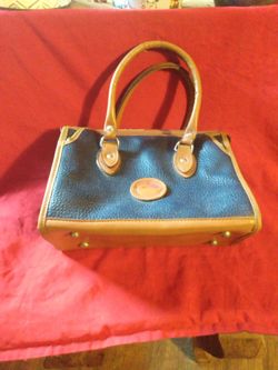  Dooney & Bourke Handbag