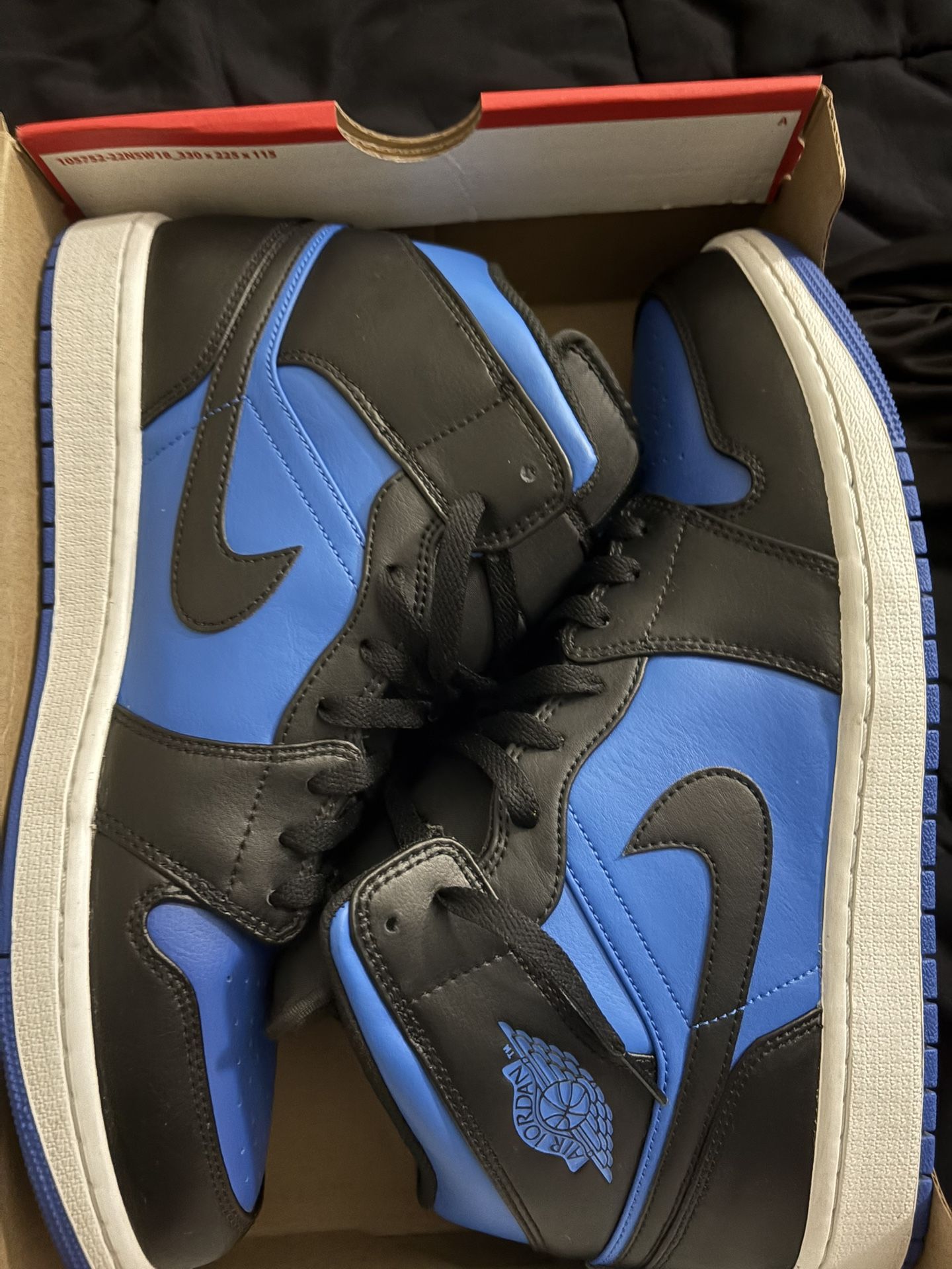 Size 12.5M Jordan 1 Mids