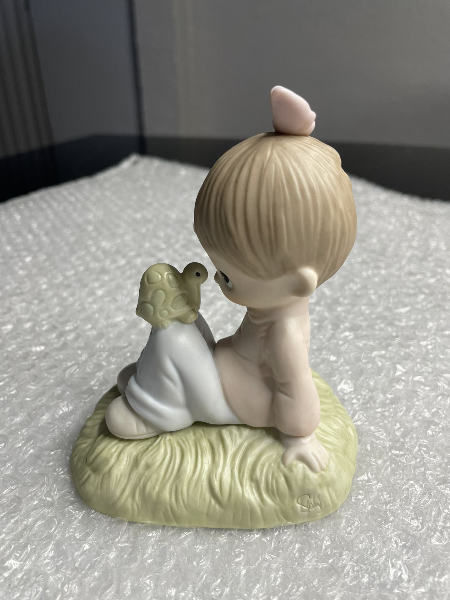 Precious Moments Figurine: E-1379R Love is Kind (4.5") Brunette Boy