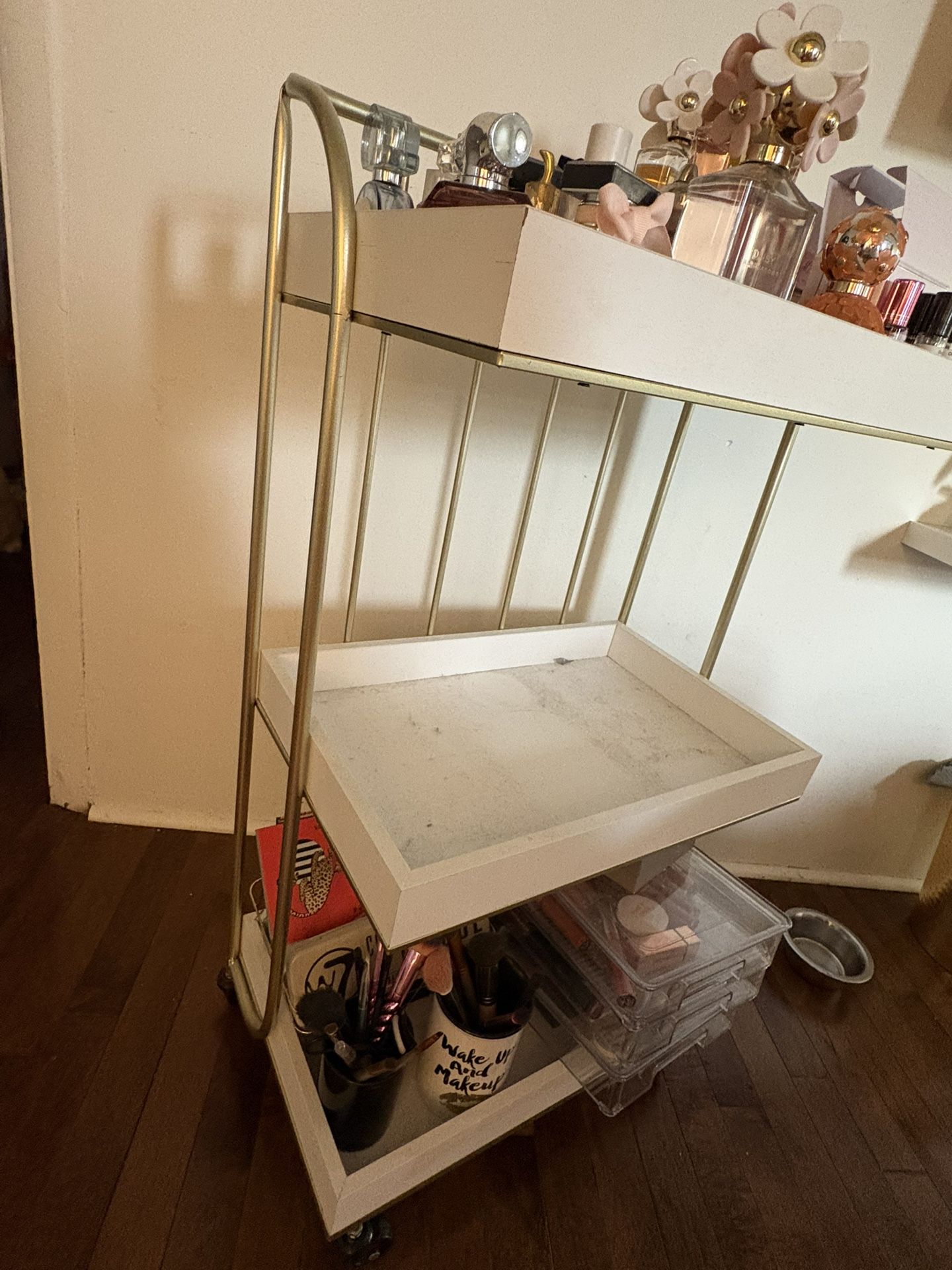 Decor Table.
