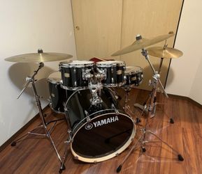 Yamaha stage custom drum set, shells only