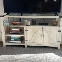 TV / Entertainment Stand