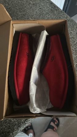 UGGs Tasman size 6