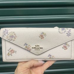 Coach Small Leather Purse – Used