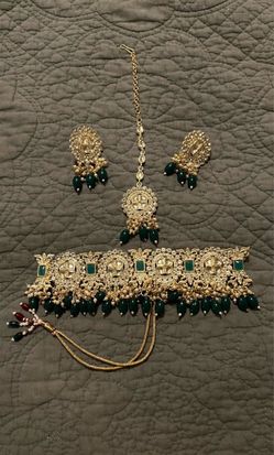 Gold-Tone Kundan Choker Jewelry Set