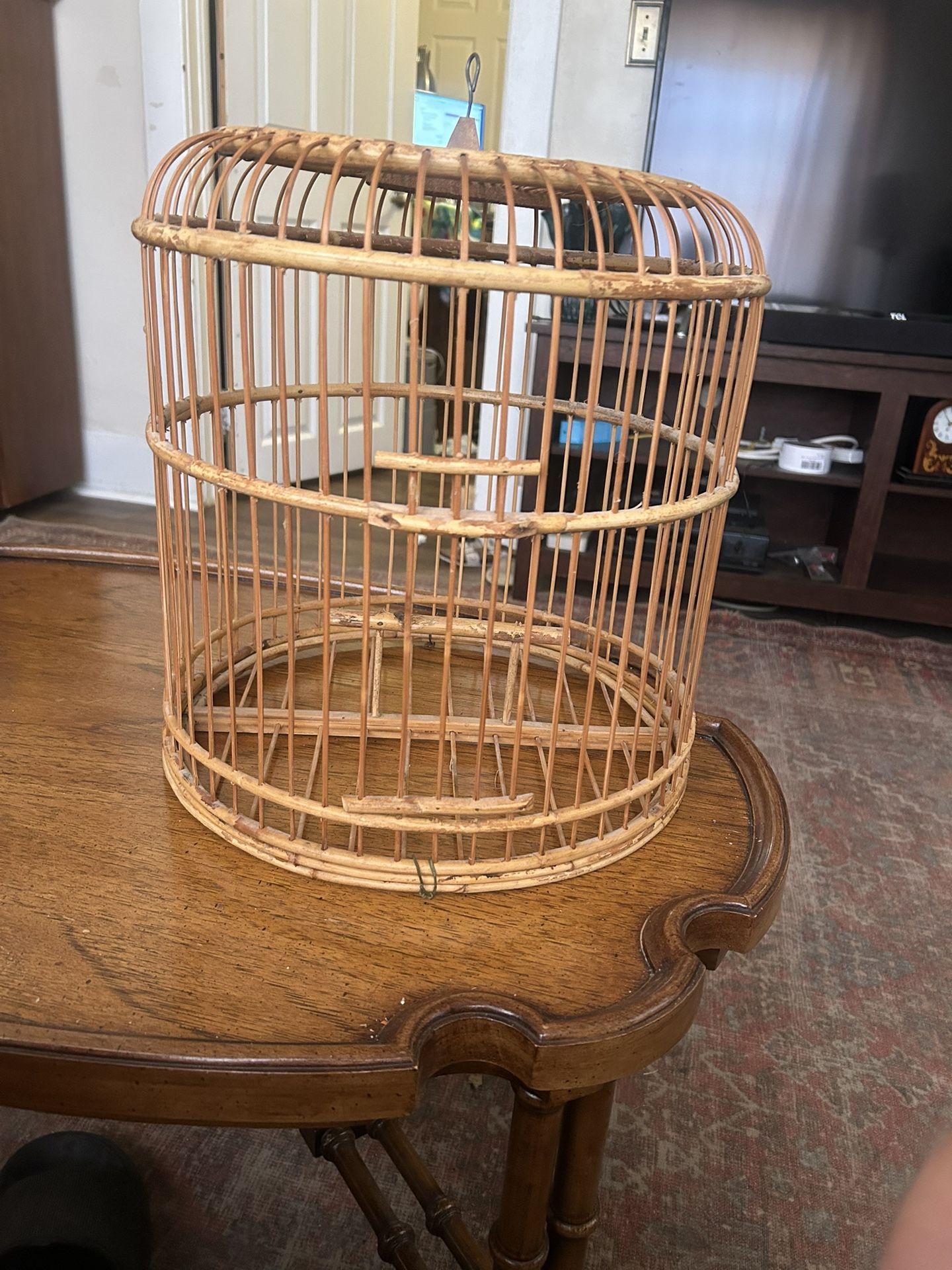 I don’t tweet much but this is worth posting; Vintage 1940s Bamboo Chinese Birdcage: