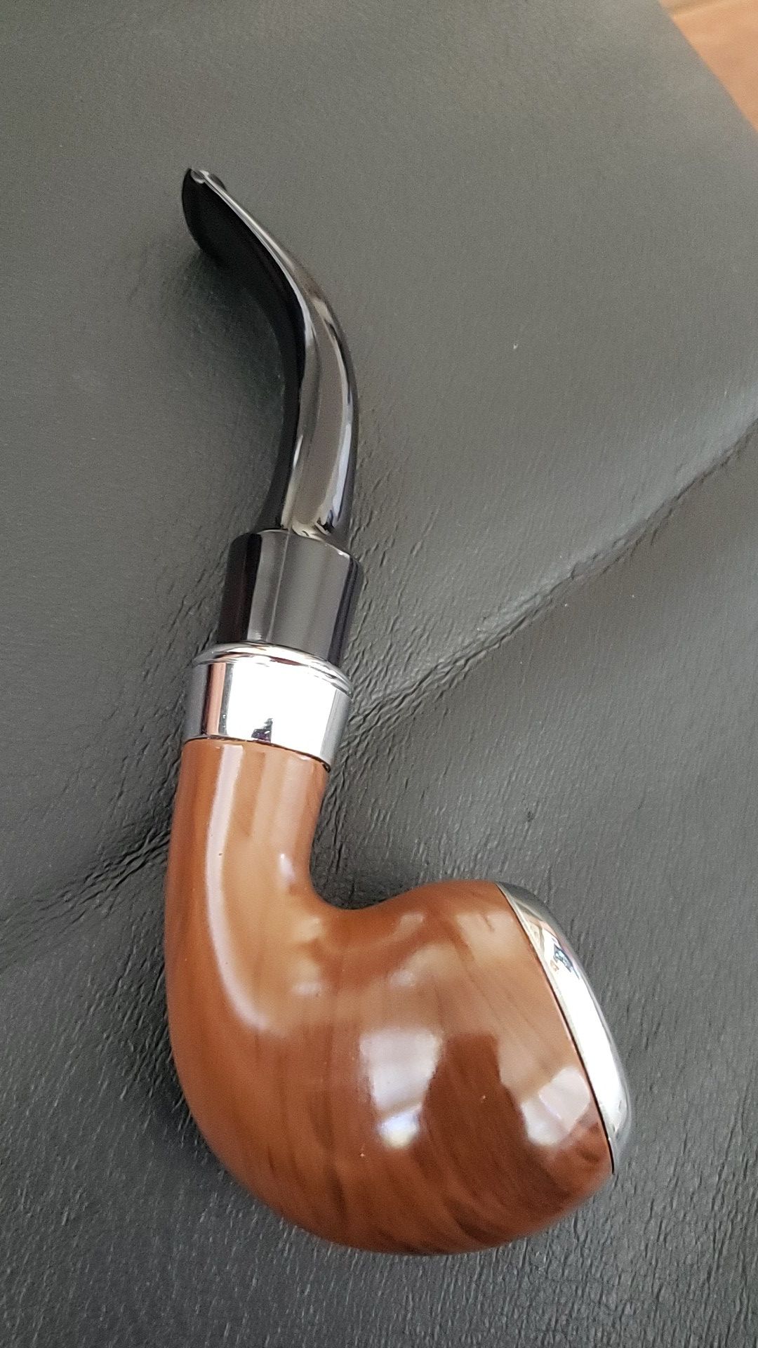 Brand new Tobacco Pipe with black carrying case