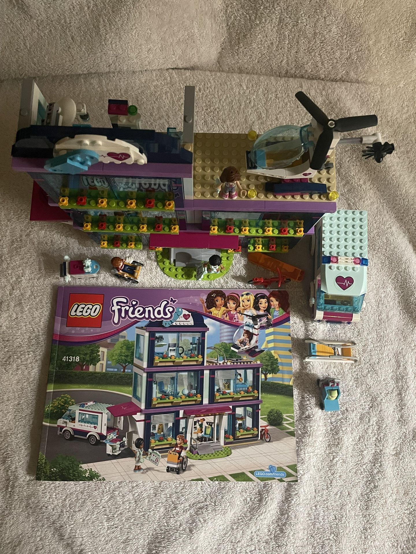Lego Friends Heartlake Hospital 41318