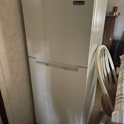 Small refrigerator 