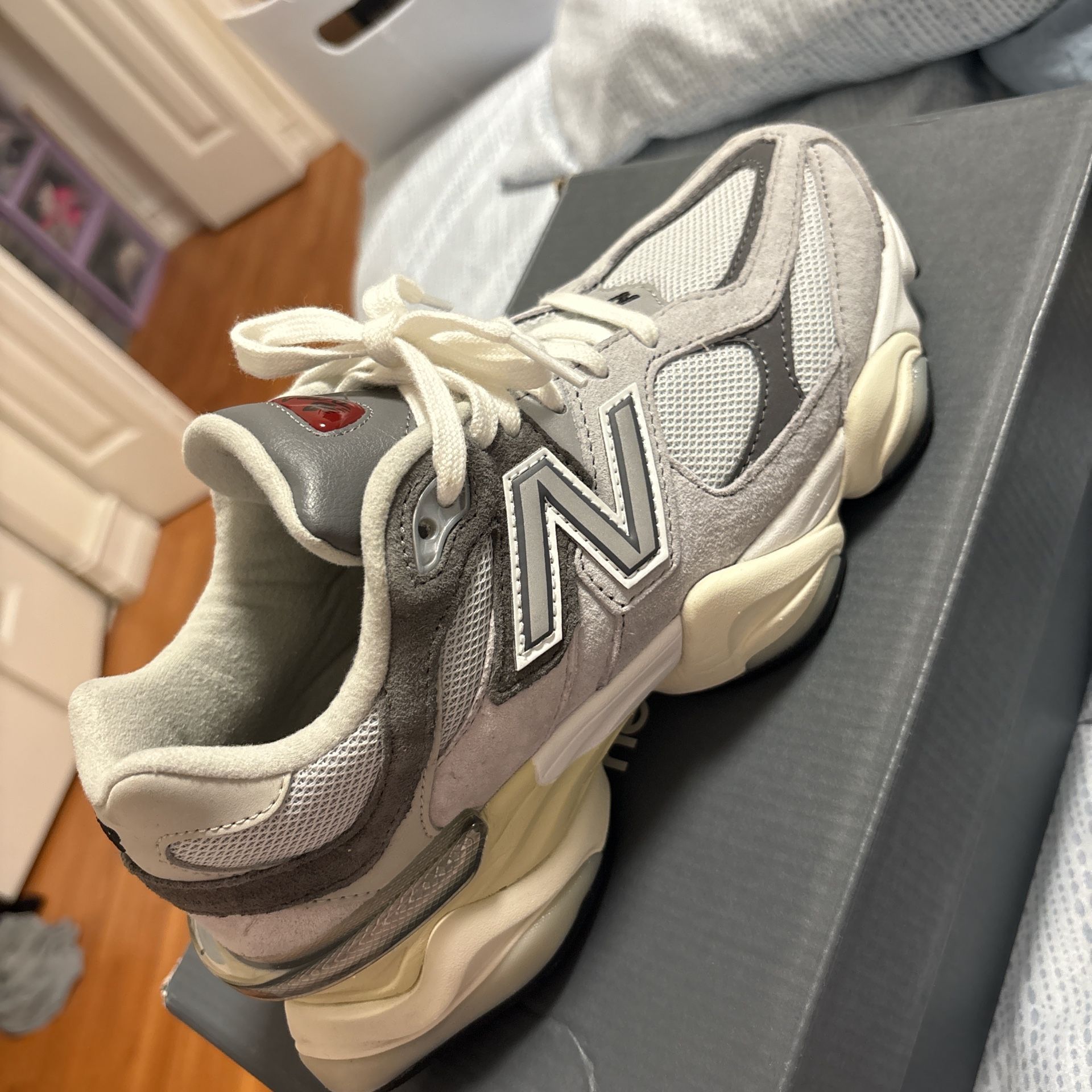 light grey new balance 9060