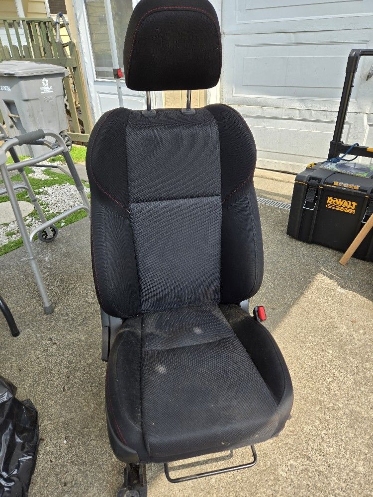 2 BUCKET SEATS