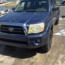 2007 Toyota Tacoma pre- runner v6 SR5